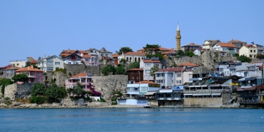 Karadeniz-Sahillerinde-Buyuleyici-Doga-Olayi-Yogun-Deniz-Kopugu-featured