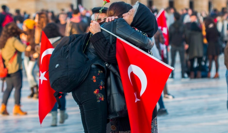 Erdogan8217dan-ABD8217deki-Turklere-8220Mesafelerin-Ayiramayacagi-Guclu-Bag8221-featured