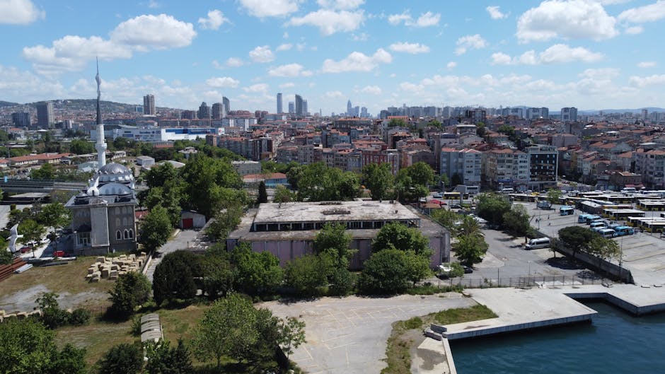 Kadikoy8217de-Kolonlardan-Ses-Geldi-7-Katli-Bina-Bosaltildi-featured
