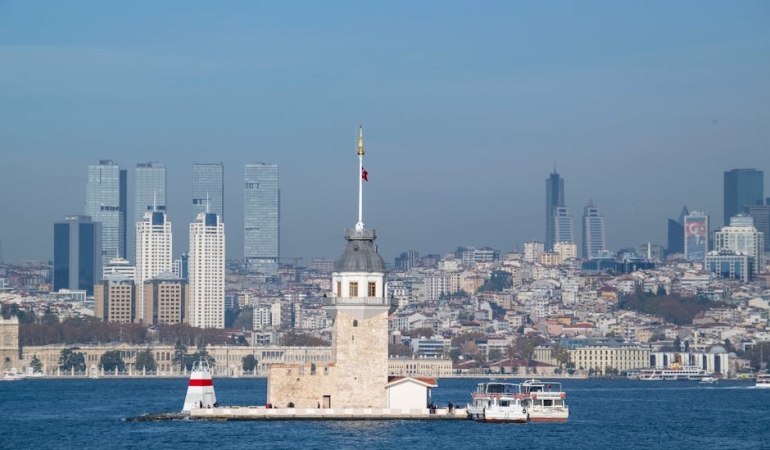Marmara-Denizi8217nde-Orta-Siddetli-Deprem-Istanbul-Hafif-Sallandi-featured